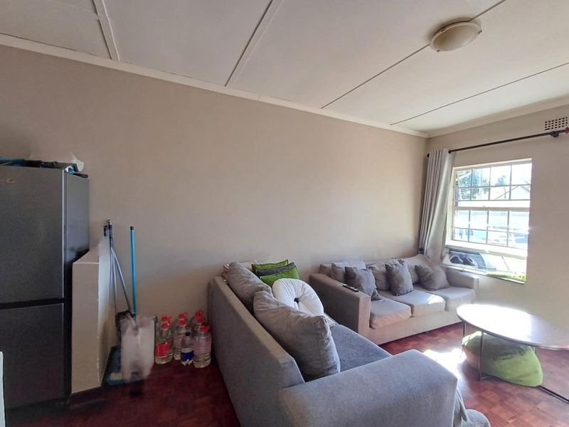 Perfect for the Young Professional or Single Tenant – Cozy, Convenient Living on Republic Road - Photo 3