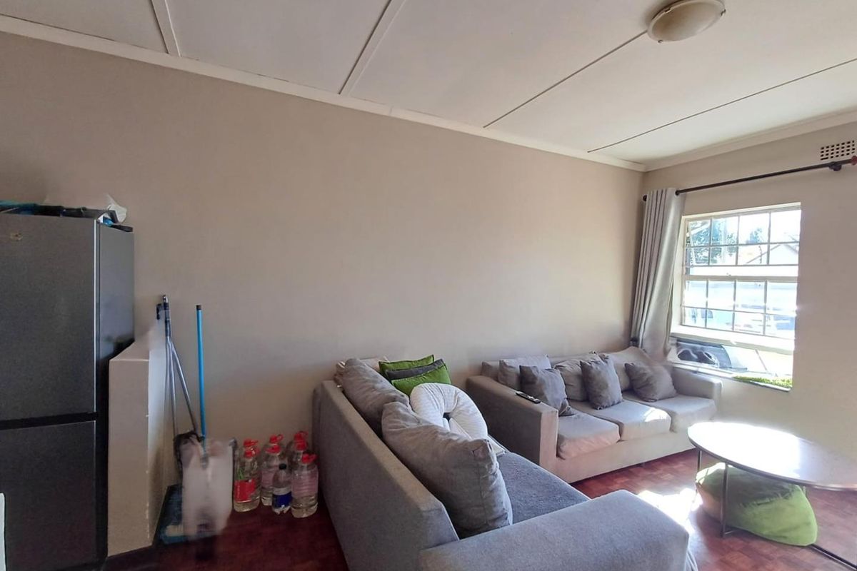 Perfect for the Young Professional or Single Tenant – Cozy, Convenient Living on Republic Road - Photo 3