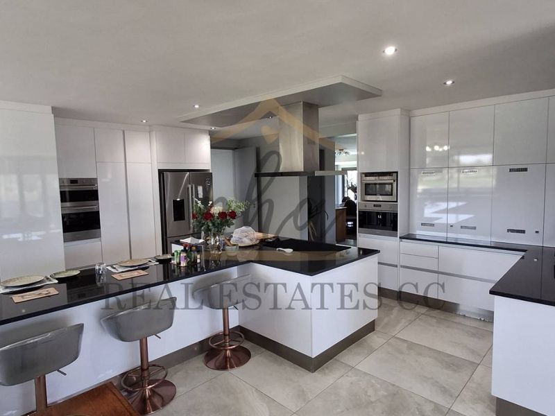 Two Double-Storey Houses with a separate flat on one erf - Registered in a CC - Photo 6