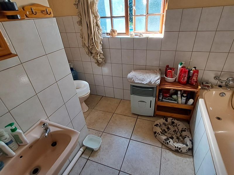 A home with endless potential in Westdene, Bloemfontein - Photo 8