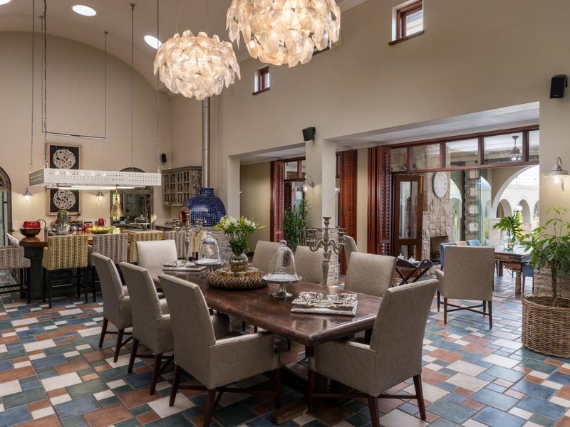 A Private Winelands Sanctuary with Panoramic Simonsberg Views - Photo 5