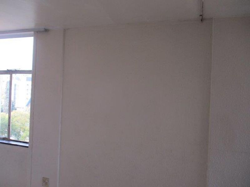 BACHELOR FLAT TO RENT IN SUNNYSIDE - Photo 9