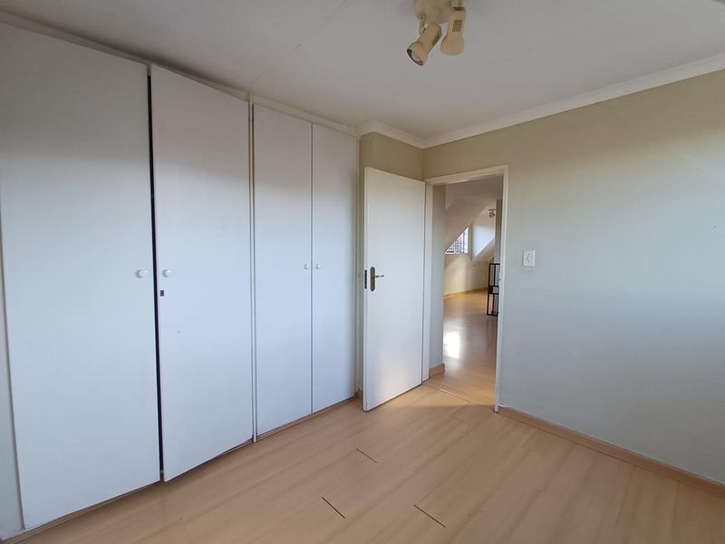 Charming Duplex Living in Sought-After Bromhof – Perfect for Families - Photo 10