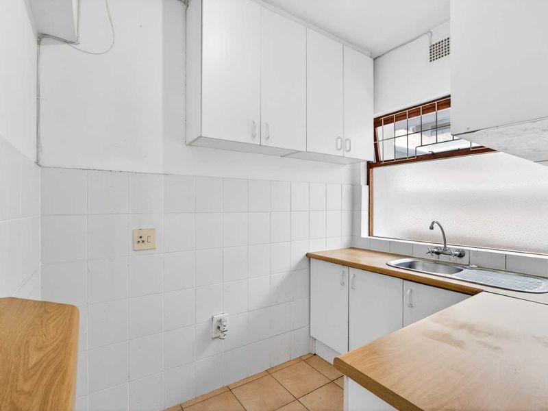BEACHFRONT LIVING IN THE HEART OF SEA POINT - Photo 7