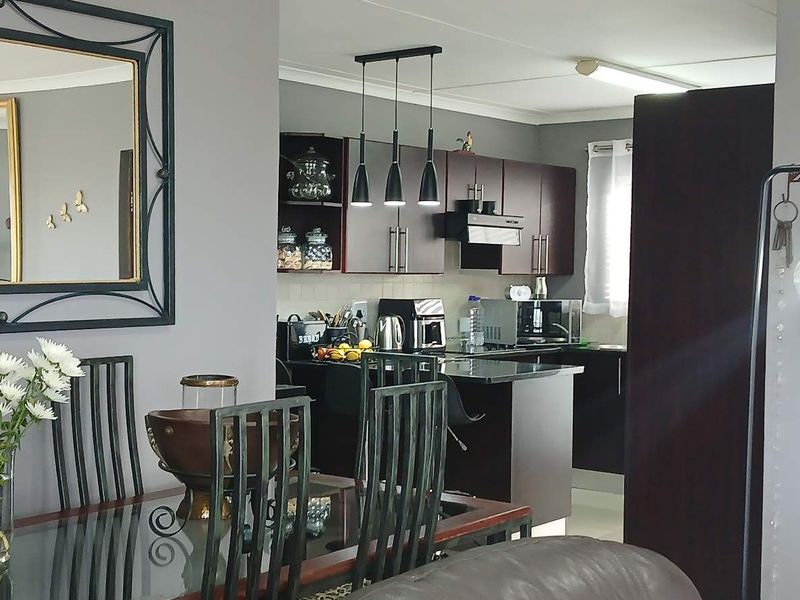Three bedroom Full title Townhouse with beautiful ocean views - Photo 3