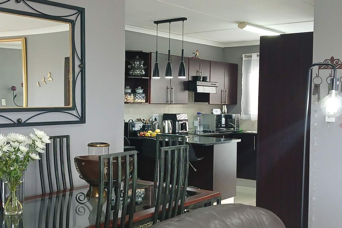 Three bedroom Full title Townhouse with beautiful ocean views - Photo 3