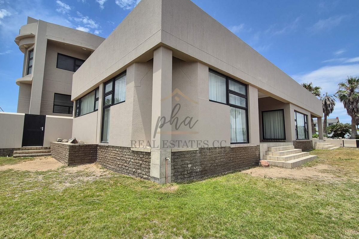 SPACIOUS with versatile Living spaces - Photo 2