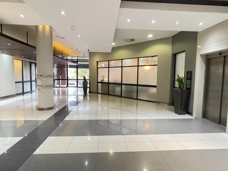 Contemporary 3rd Floor Corporate Offices | Mayfair on the Lake | Umhlanga Ridge - Photo 1