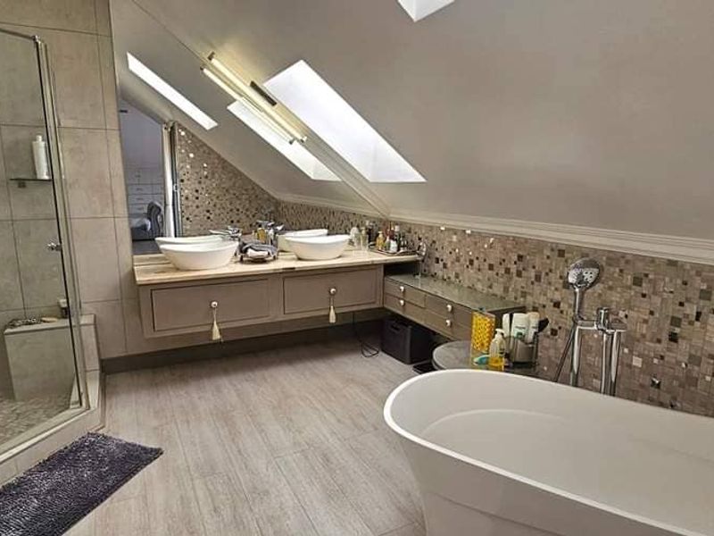 Where Convenience Meets Luxury - Photo 6