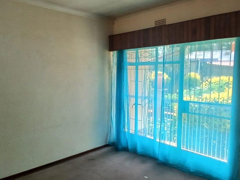 Spacious Family Home with Incredible Potential - Photo 5