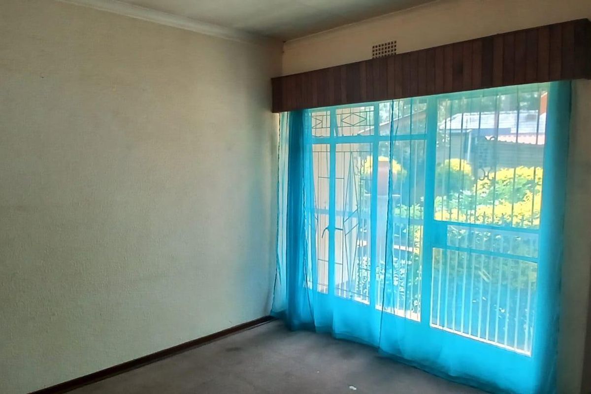 Spacious Family Home with Incredible Potential - Photo 5