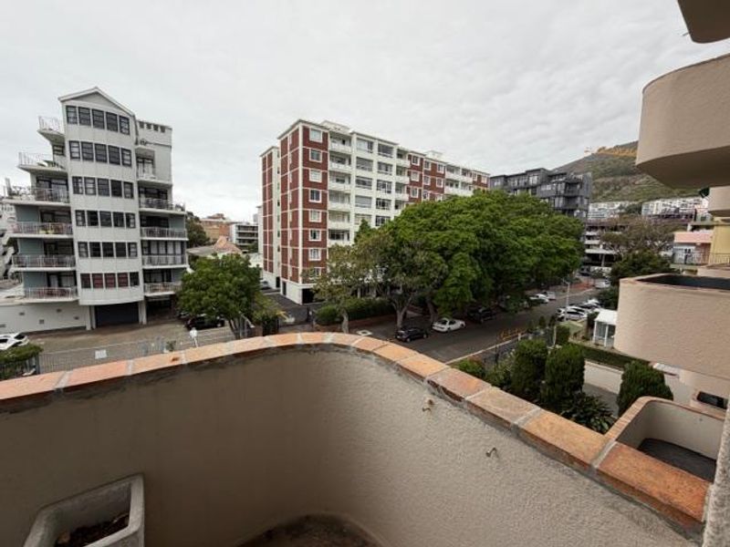 Comfy one bedroom in Central Sea Point - Photo 9