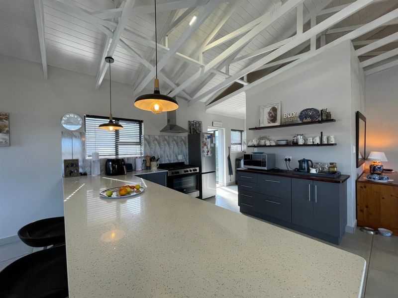 December Holiday Getaway in Mossel Bay, Island View - Sleeps 7 - Min 4 night stay - Photo 5