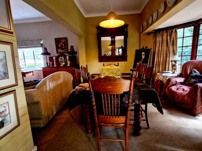 COTTAGE STYLE HOME OF CHARACTER IN THE HEART OF RIETONDALE - Photo 2