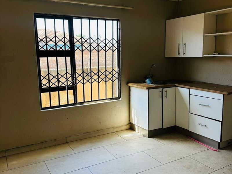 1 Bedroom Available for Rent in Dawn Park - Photo 2