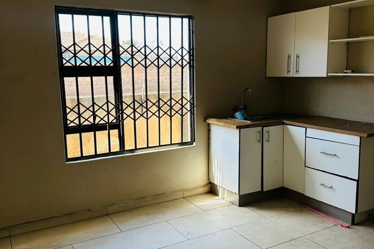 1 Bedroom Available for Rent in Dawn Park - Photo 2