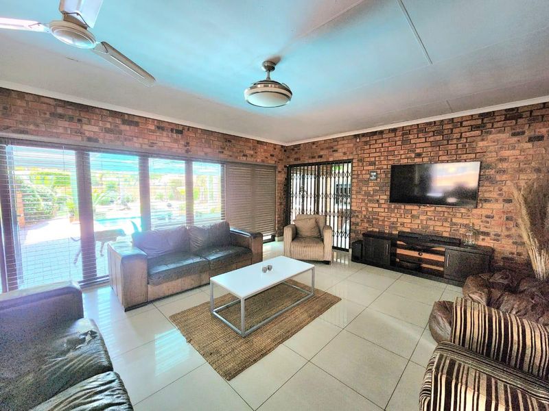 Exclusive Home in Sunward Park - Photo 5