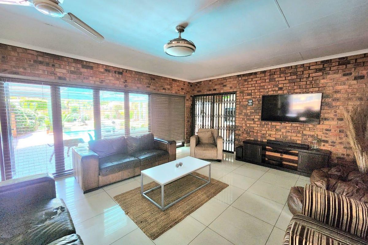 Exclusive Home in Sunward Park - Photo 5