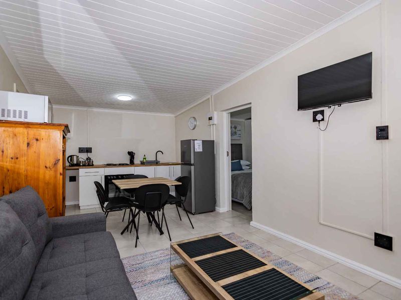 Urban Oaks Guest House - Photo 9