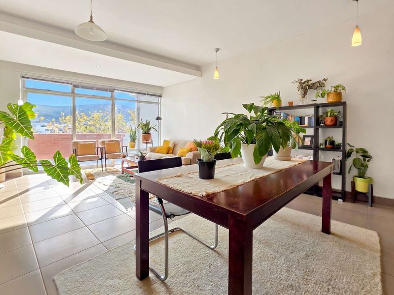 Cape Town City Pad | Fully Furnished | Mountain Views - Photo 5