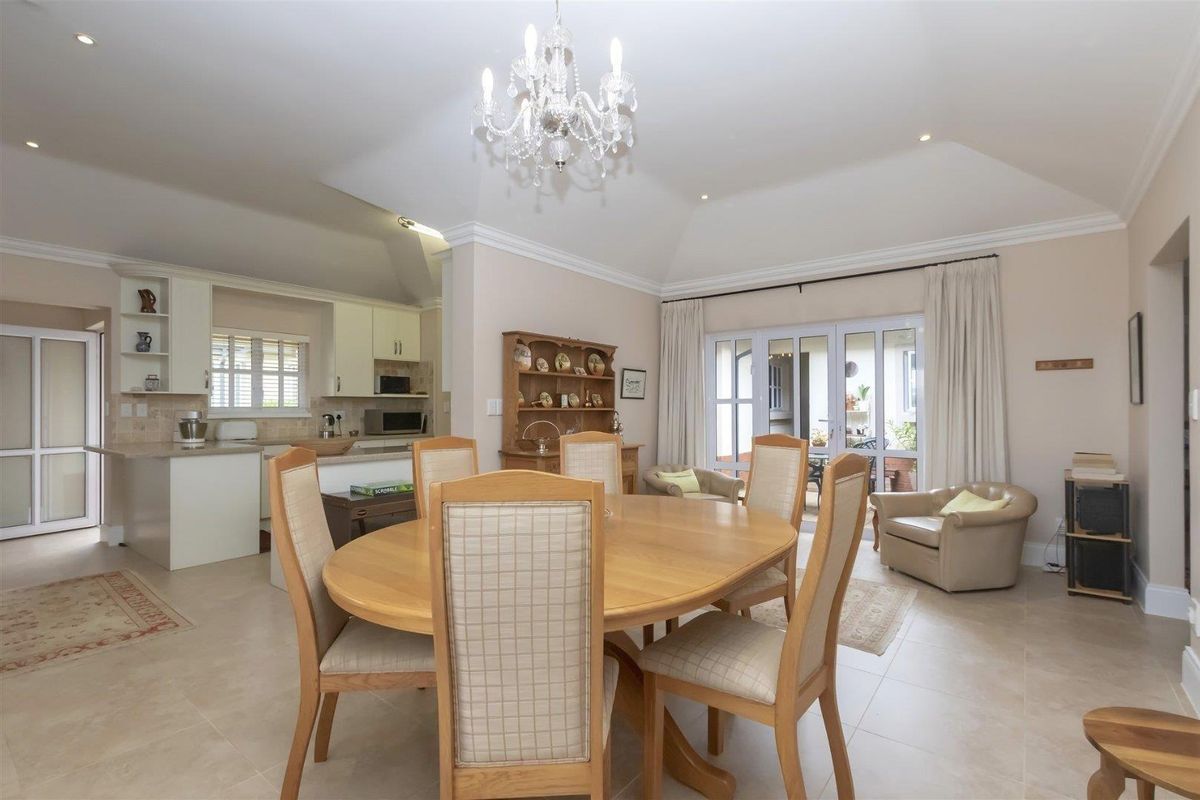 Charming three-bedroom home - Photo 2