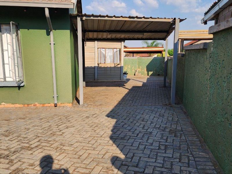 A beautiful 3 bedroom home ready for your Final touch - Photo 2