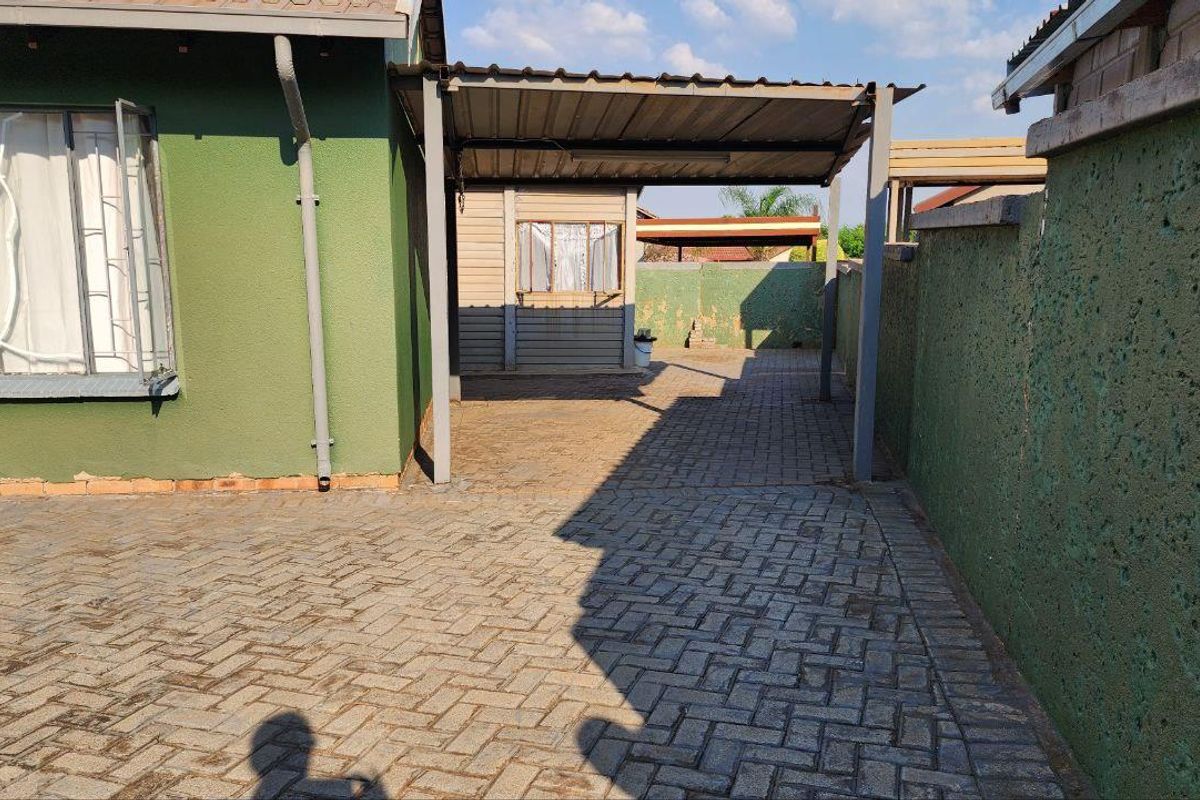 A beautiful 3 bedroom home ready for your Final touch - Photo 2