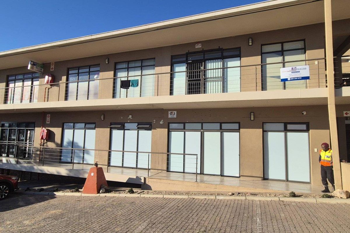 ​FOR SALE - Prime Office Opportunity in City View – Windhoek West - Photo 4