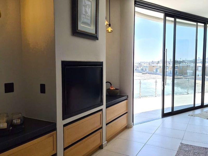 Luxury Apartment with 180' Seaview - Photo 6
