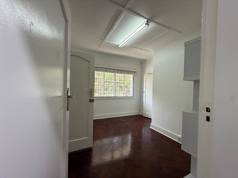 Prime Office Space Available – All-Inclusive Amenities - Photo 5