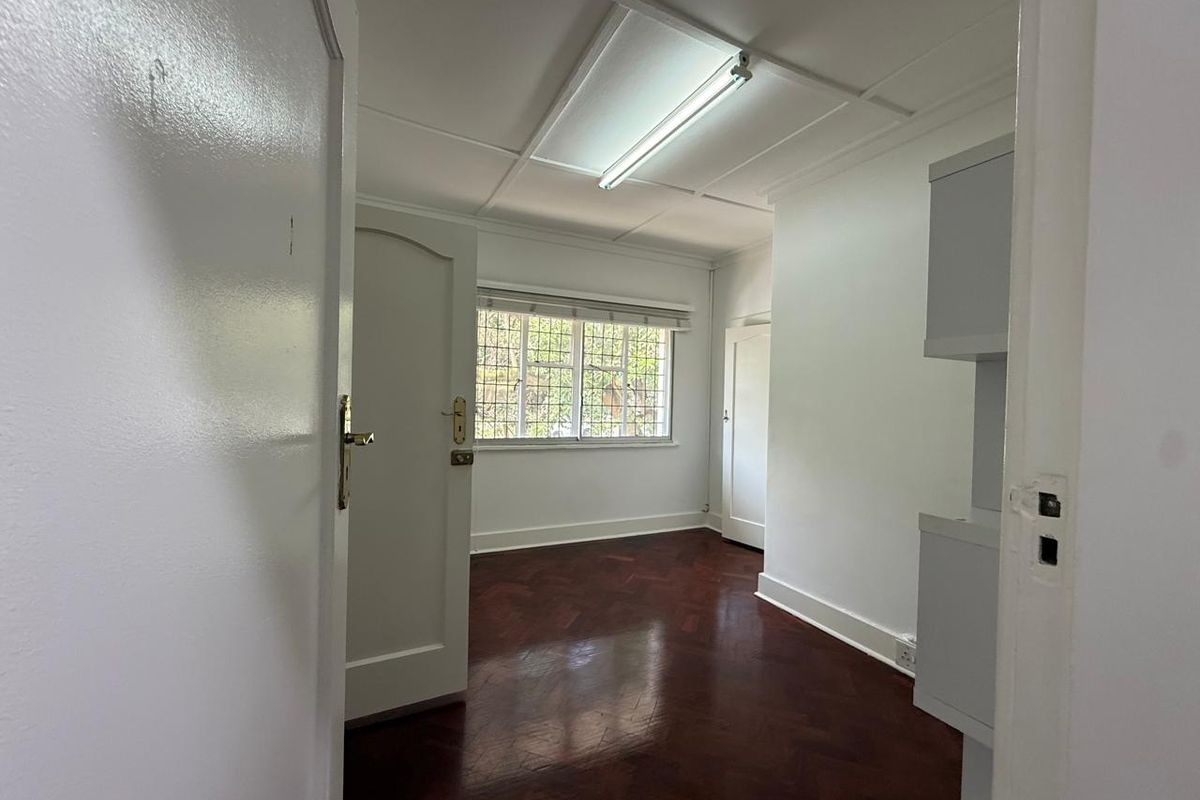 Prime Office Space Available – All-Inclusive Amenities - Photo 5