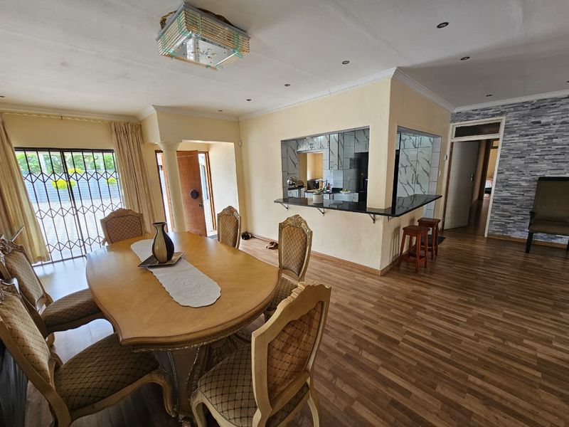 Spacious Home Living - Photo 8