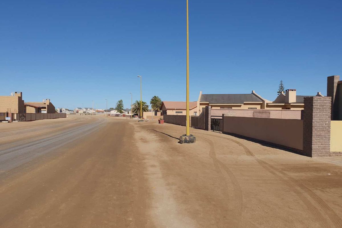 Situated walking distance from the Woermann Brock Supermarket. - Photo 3