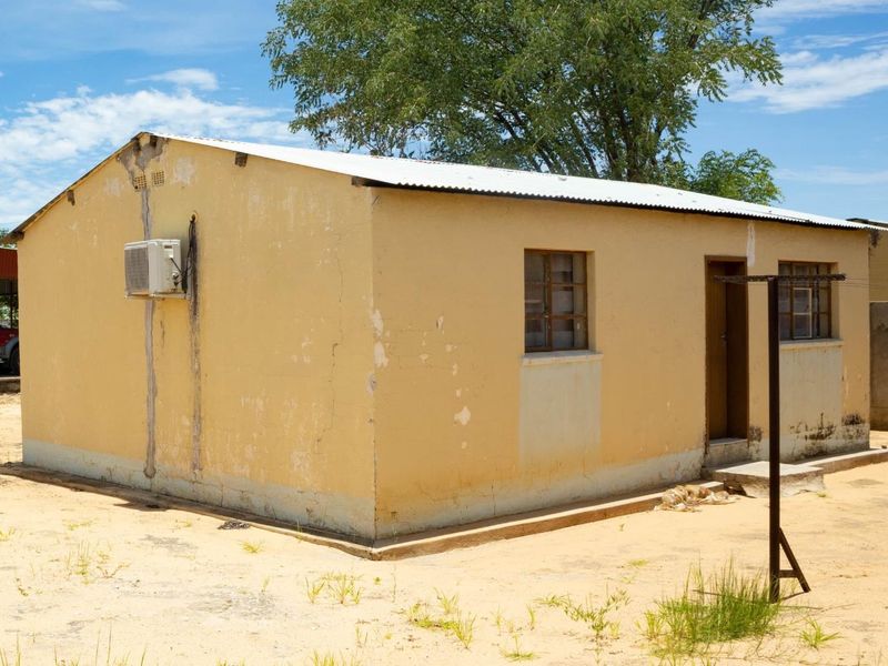 House or business property - Photo 5