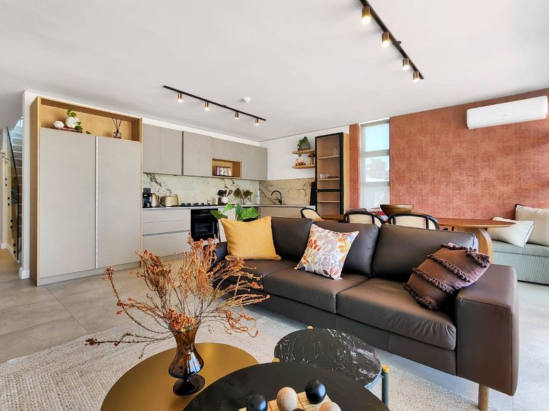 Penthouse Living in the City with incredible views - Photo 6