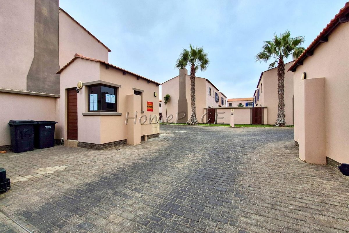 Fairway Estates, Walvis Bay:  Unit in Fairway Complex is for Sale - Photo 2