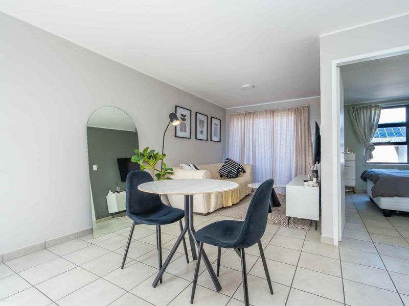 Modern Affordable Apartment in Prime Location - Photo 3