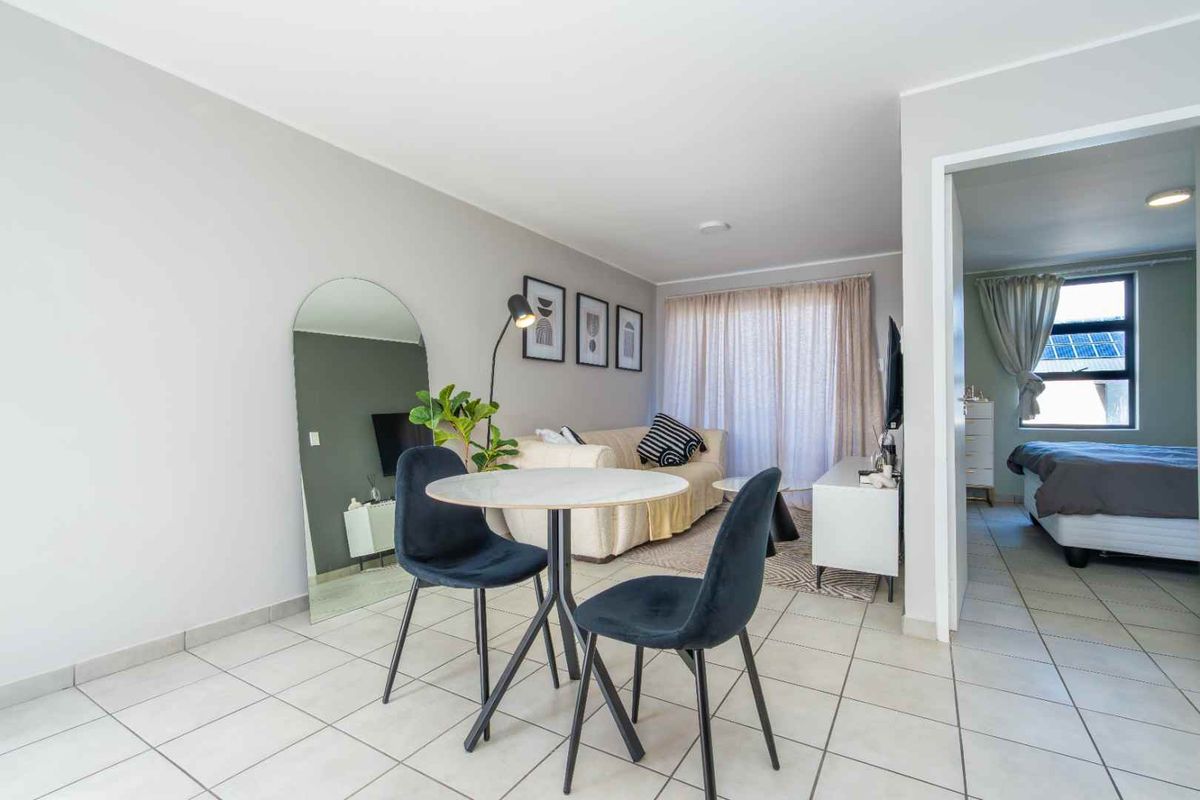 Modern Affordable Apartment in Prime Location - Photo 3