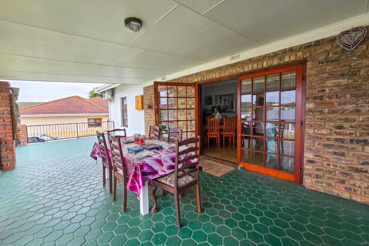 Family home with flatlet for sale in Stilbaai-Wes. - Photo 3