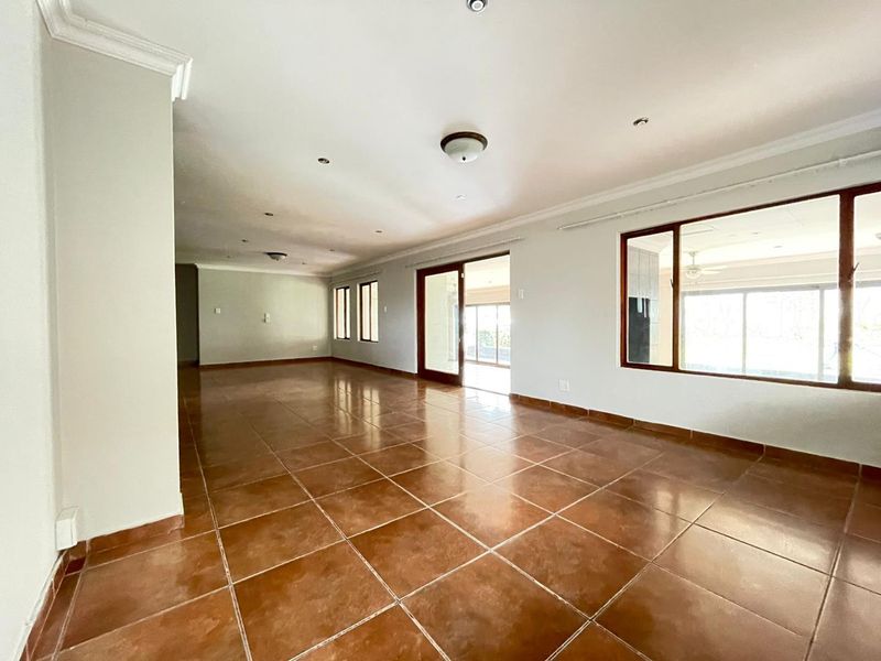BEAUTIFUL FAMILY HOME FOR SALE IN AMBERFIELD RIDGE ESTATE!!! - Photo 4