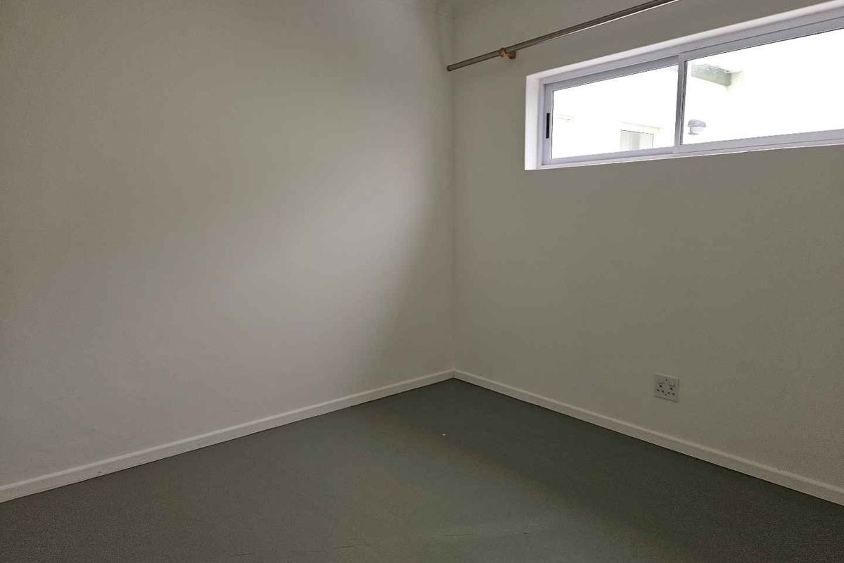 One Bedroom Unfurnished Apartment Central Pringle Bay - Photo 5