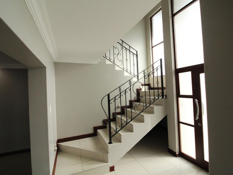 Midlands Estate for Rent - 4 Bedroom - 3.5 Bathroom - Photo 4