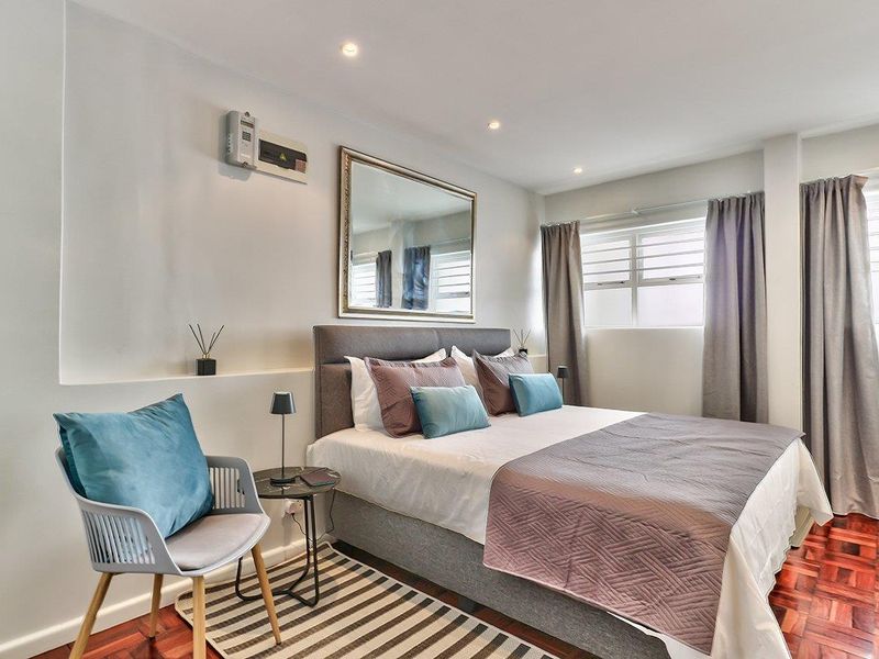 LUXURIOUS ONE BEDROOM APARTMENT - BEACH ROAD - Photo 3