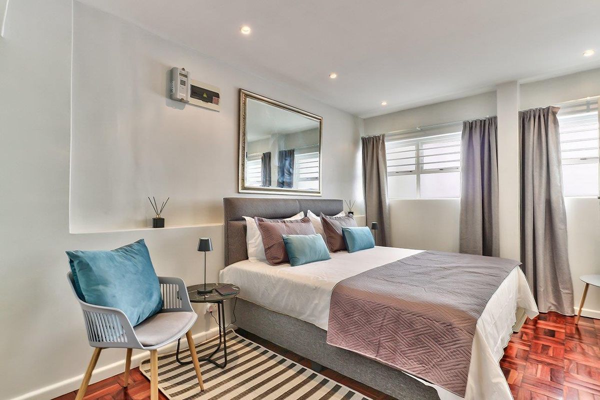 LUXURIOUS ONE BEDROOM APARTMENT - BEACH ROAD - Photo 3