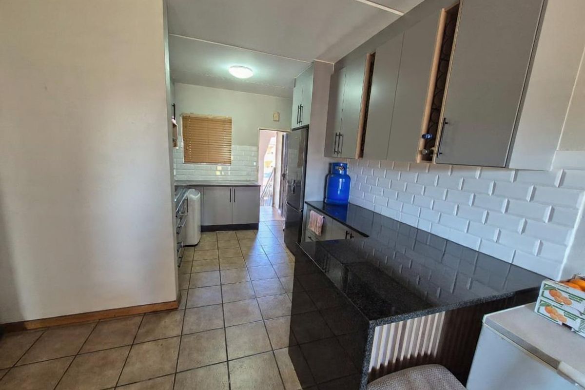 Spacious 2-bedroom, 2-bathroom first-floor apartment for Sale - Photo 5