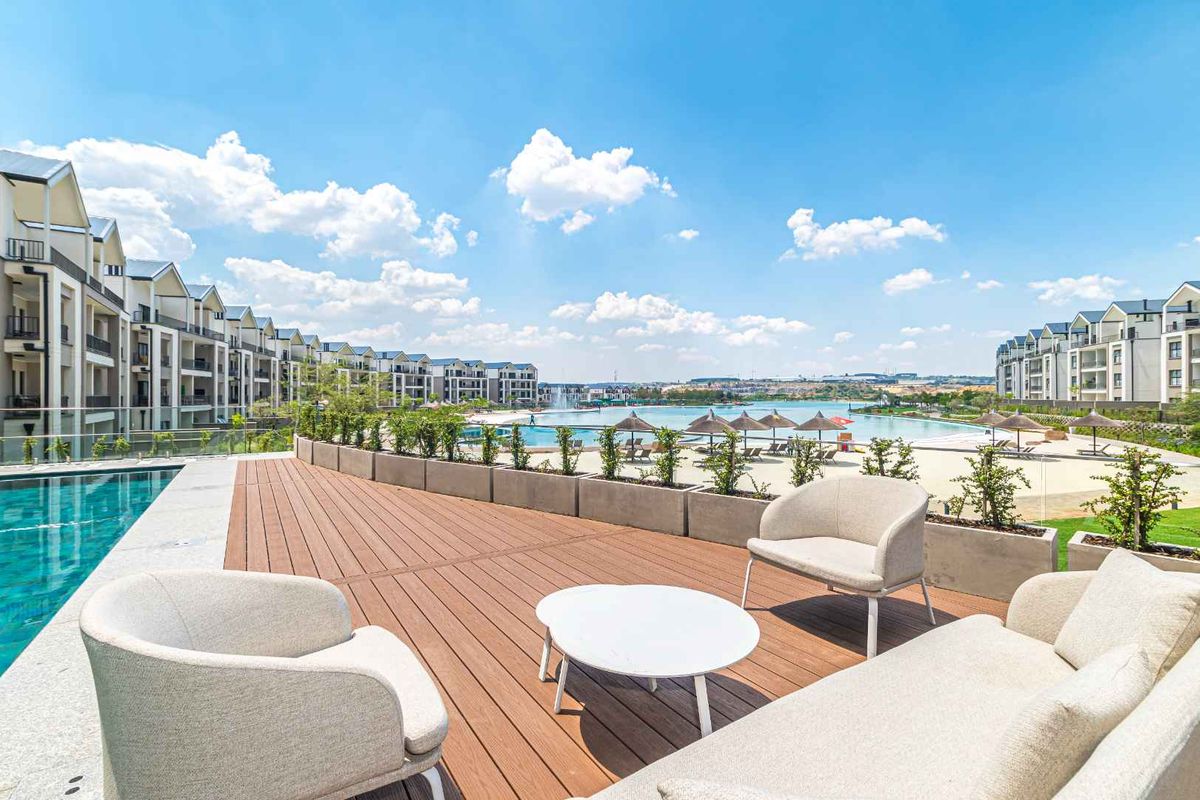 Exclusive 6 bedroom 6 bathroom, lagoon view Villa for sale at Munyaka Estate - Photo 2