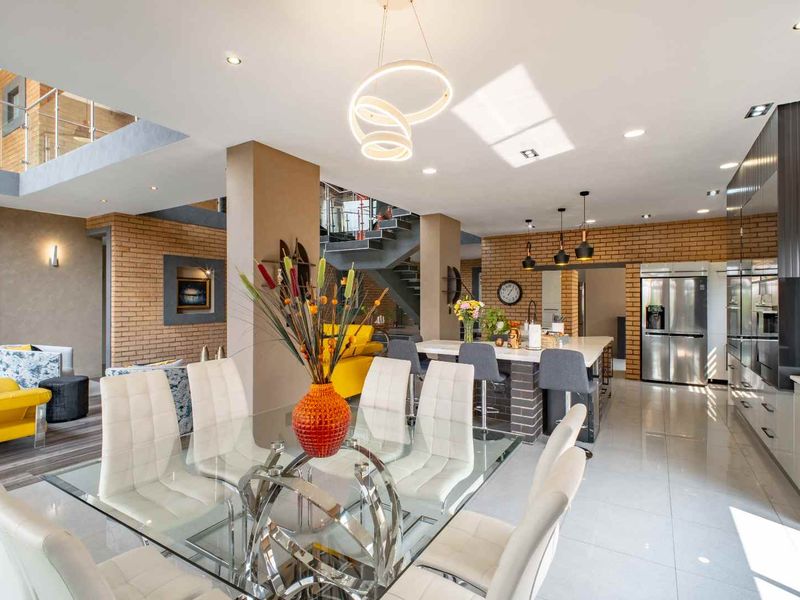 4 Bed Luxurious house for Sale in Carlswald North Estate - Photo 9