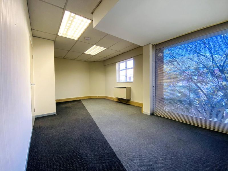 Professional Office Space in Fourways, Waterford Office Park – Semi-Furnished! - Photo 8
