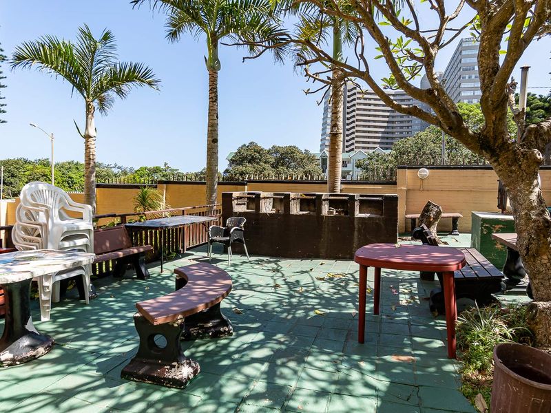 Beachfront with enclosed balcony - Photo 3