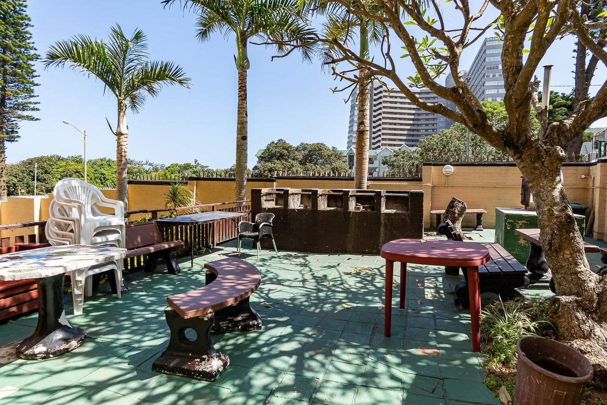 Beachfront with enclosed balcony - Photo 3